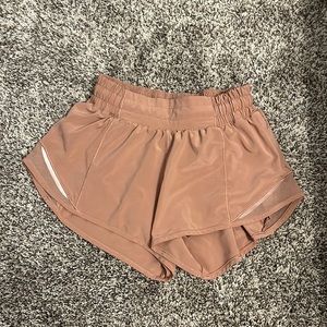 Lulu Lemon Hotty Hot shorts 2.5”
